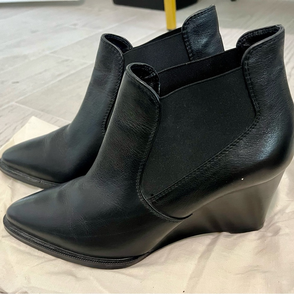 Women’s Aquatalia Boot/Bootie, Black, size 9, Leather, EUC